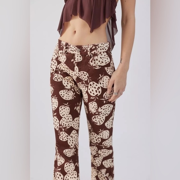 UO BDG '90s Mid-Rise Bootcut Jean in Brown, Strawberry Print, Size: 26, NWT - Picture 4 of 16